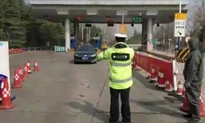 ચીનમાં ટોલનાકા પર કોરોના ગ્રસ્ત વ્યક્તિએ ભાગવાનો કર્યો પ્રયાસ, વિડીયો થયો વાયરલ