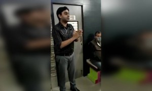 કોરોના વિષે જાગરૂકતા ફેલાવતા આ ડોક્ટરને જુઓ, ખરેખર દેશને અત્યારે આવા વ્યક્તિઓની જરૂર છે