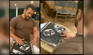 સલમાન ખાને માત્ર બે મિનિટમાં બનાવી પેઇન્ટિંગ, વિડીયો થયો વાયરલ