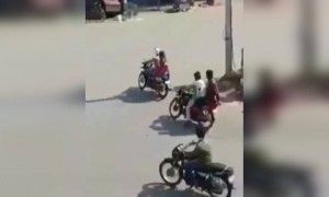 બંધમાં બહાર જતા છોકરાઓને મારવા જતા પોલીસની લાકડી લઈને ભાગી ગયા