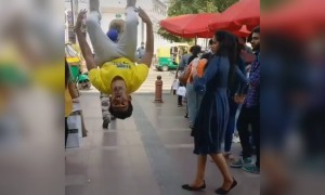 રસ્તા પર મારી બેકફ્લીપ અને છોકરીઓ જોતી રહી ગઈ