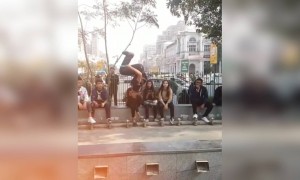 બેકફ્લિપ તો ઘણી જોઈ પણ દોરડા કુદતા કુદતા કરી પરફેક્ટ બેકફ્લિપ