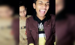 જ્યારે તમને ગીત આવડતુ ન હોઈ છતાંય ગાવું હોય ત્યારે....