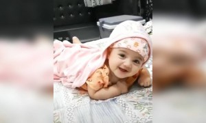 માસૂમ હસી બાળકની