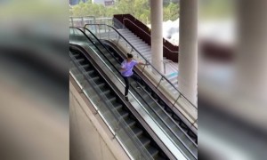 એસ્કેલેટરથી નીચે જવા માટે સરસ રીત