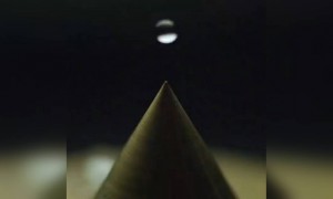 તીક્ષ્ણ વસ્તુ પર પાણીનું ટીપું પડે ત્યારે કેવું દેખાય છે સ્લો-મોશનમાં