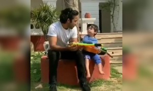 તૈમુર અલી ખાનની ગિટાર વગાડતો ક્યૂટ વિડિયો તમે જોયો કે નહિ?