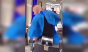 ટકલા હોવાનો સૌથી મોટો ફાયદો મસ્તીખોર મિત્રો ઉઠાવે છે