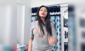 પાણીપુરી વાળા પાસે મહિલાઓ જેટલું આવડતું હોય એટલું હિન્દી ઠાલવી નાખે