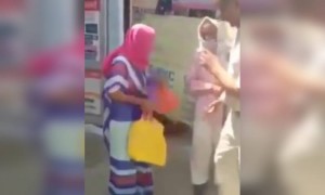 વૃદ્ધ દંપતિ થયા ભાવુક જ્યારે પોલીસે કરી તેમની મદદ