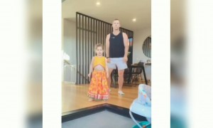 જ્યારે ભૂરીયાઓ હિન્દી ગીતો ઉપર નાચે