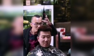 સ્ટાઇલિશ વાણંદ, જુઓ કઇ રીતે કાપે છે વાળ