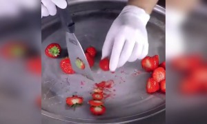 આઈસ્ક્રીમ પ્રેમીઓ માટે લાઈવ સ્ટ્રોબેરી આઈસ્ક્રીમ