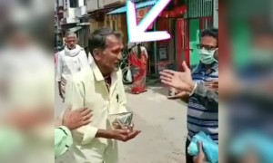 હેન્ડ સેનીતાઈઝર આપ્યું તો ચરણામૃત સમજી પિય ગયો