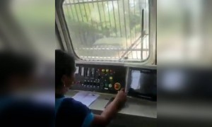 બેંગલુરુથી મૈસુર વચ્ચે દોડતી 'રાજ્ય રાની એક્સપ્રેસ' સંપૂર્ણપણે સ્ત્રીઓની ટીમે ચલાવી હતી