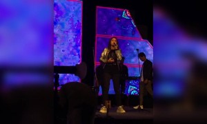 કોનું કોનું ફેવરિટ સોંગ છે આ?