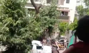 વરિષ્ઠ નાગરિકના ૭૧માં જન્મદિવસ પર દિલ્હી પોલીસે છોડ ભેટ આપી મનાવ્યો જન્મદિવસ