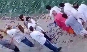 રણવીર કપૂરે આજે કર્યું રિશી કપૂરની અસ્તીઓનું વિશર્જન