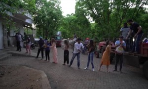 સલમાન ખાને તેના ફાર્મહાઉસ નાનજીકના ગામમાં વહેંચી રાહત સામગ્રી