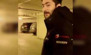 જુઓ આ સિક્યોરિટી વાળાનું ટેલેન્ટ ગાઈ રહ્યો છે પંજાબી ગીત