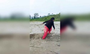 વિચારો આ બહેનને માઉન્ટ એવરેસ્ટ ચઢવા મોકલી હોય તો શું થાય?