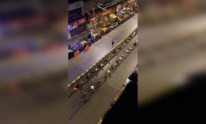 જુઓ, આગલી રાતથી જ લાઈનમાં બેસી જાય છે દારૂના શોખીનો