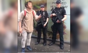 રોડ ઉપર કલાકારી દેખાડી પોલીસવાળીને કરી ગયો ઇમ્પ્રેશ