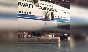 ઈમરજન્સી લેન્ડીંગ માટે પ્લેનમાં લગાવવામાં આવતી સ્લાઈડિંગ