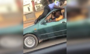 આફ્રિકામાં ટ્રાફિક પોલીસે રોકતા પોલીસ જવાનને જ લઇ લીધો સાથે