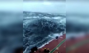 વાવાજોડા દરમ્યાન દરિયાનું સ્વરૂપ