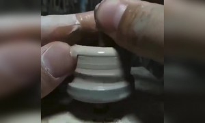 જુઓ આ કલાકારની કારીગરી, આંગળીના વેઢા જેવડું માટલું બનાવ્યું