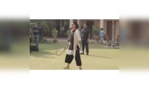 ઇરફાન ખાન અને દીપિકા પાદુકોણનો બેટમિન્ટન રમતા હોય એવો વિડીયો