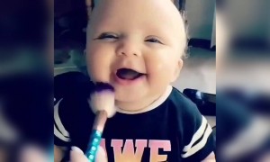 બાળકની ખુશીએ મનમોહી લીધું.