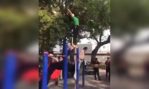 પાર્કના હીચકાનો અનોખો ઉપયોગ