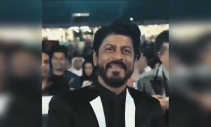 જ્યારે એવોર્ડ શોમાં સલમાન ખાને શાહરુક ખાનના ગીત પર લગાવ્યા હતા ઠુમકા