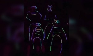 ક્રિકેટર ડેવિડ વોર્નર અને તેનો પરિવાર કરી રહયા છે મસ્તી