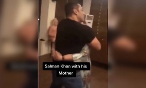 સલમાન ખાન તેમની માતા માતા સાથે 🥰