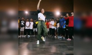 તુને મારી ઍન્ટ્રિયા તો દિલમેં બજી ઘંટીયા જબરદસ્ત ડાન્સ