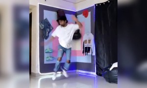 કેમેરે વાલે કેમેરે વાલે વિડીયો બનાદે રે પર ગજબ ડાન્સ મૂવ્સ