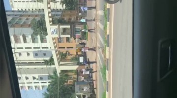 આજે દારૂની દુકાન ને ખુલ્લી રાખવાની છૂટ મળતા જ કર્ણાટકમાં ઠેક ઠેકાણે ઉભરાયું માનવ મહેરામણ