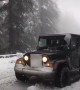 બરફમાં ચાલયી jeep